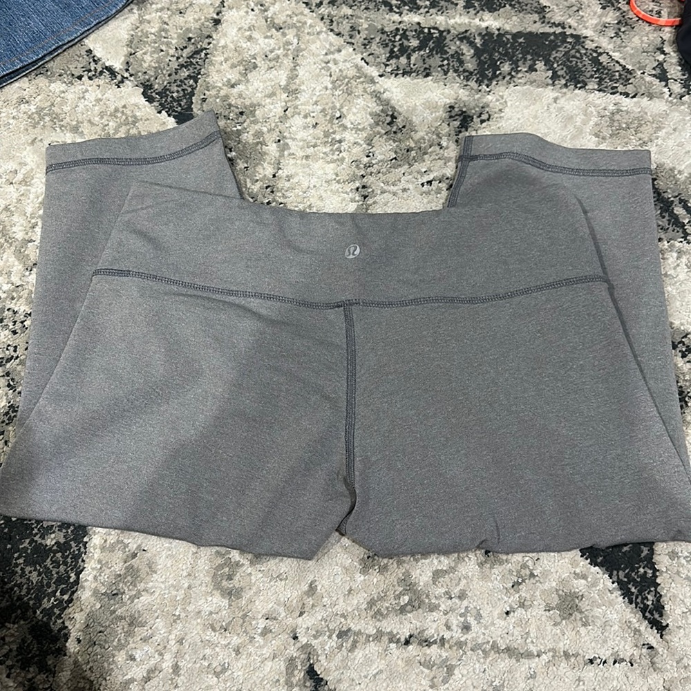 Lululemon Size 8 Crop
